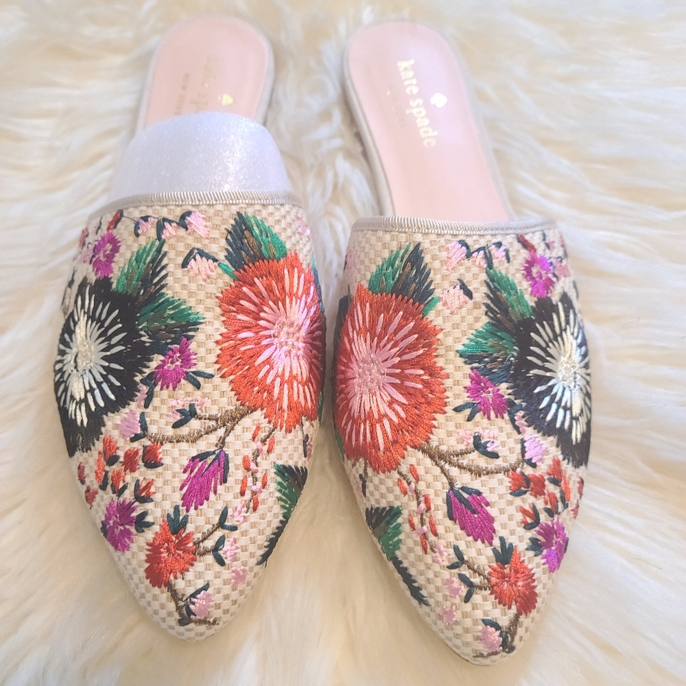 Kate Spade montclair embroidered canvas size 7.5